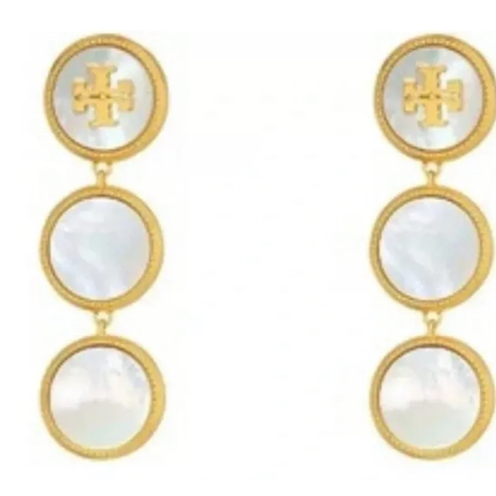🔥🔥Tory Burch Authentic White Semi Precious Mother Of Pearl Coin Station Bracelet